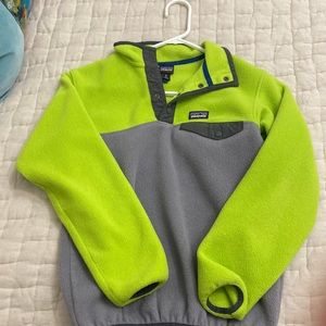 Patagonia pullover in size medium (10)